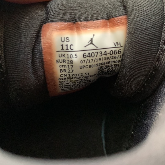 Kids Jordan 1’s - Picture 7 of 7